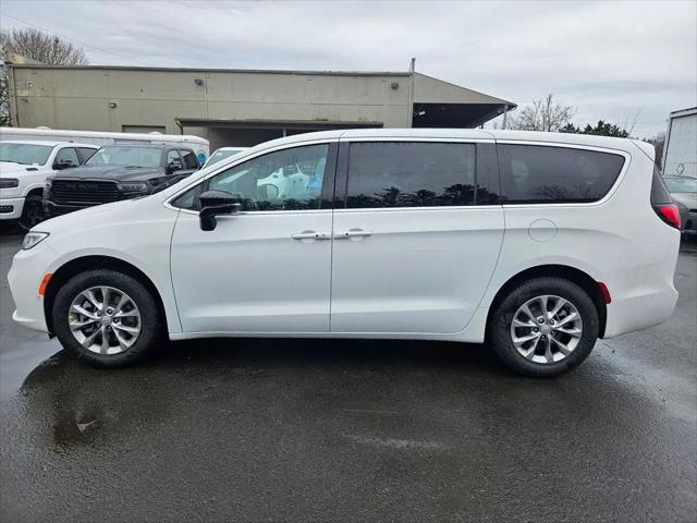 2026 Chrysler Pacifica Select AWD