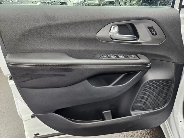 2026 Chrysler Pacifica Select AWD