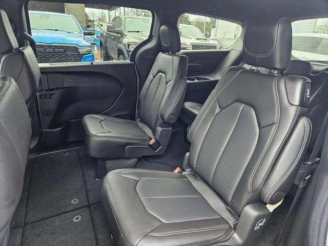 2026 Chrysler Pacifica Select AWD