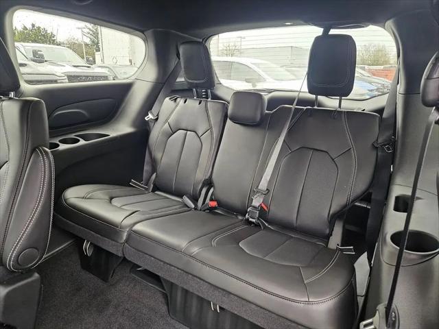 2026 Chrysler Pacifica Select AWD