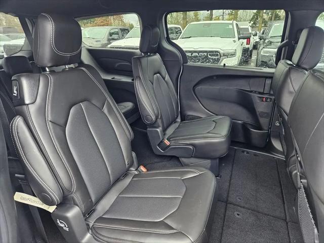 2026 Chrysler Pacifica Select AWD