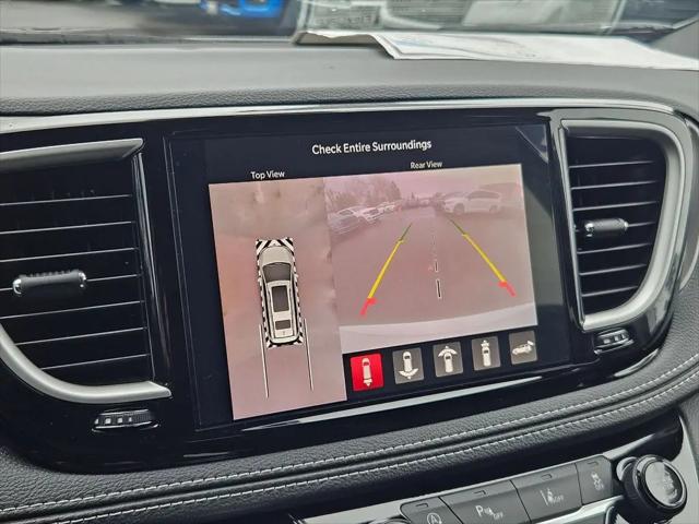 2026 Chrysler Pacifica Select AWD