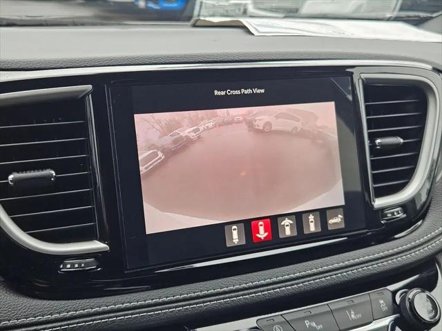 2026 Chrysler Pacifica Select AWD