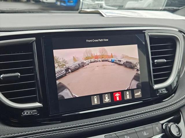 2026 Chrysler Pacifica Select AWD