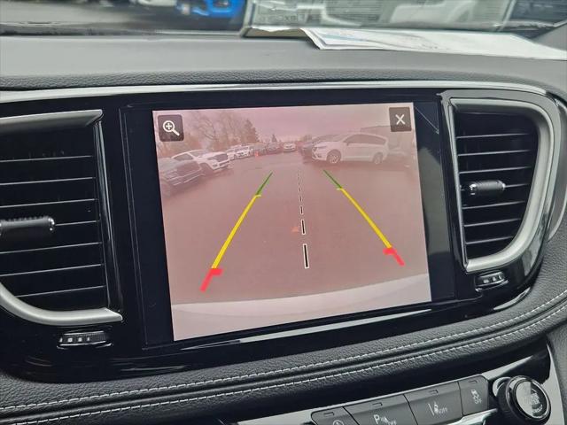 2026 Chrysler Pacifica Select AWD