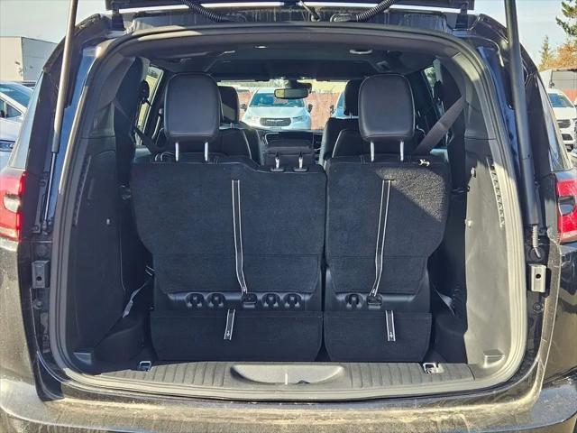 2026 Chrysler Pacifica Select AWD