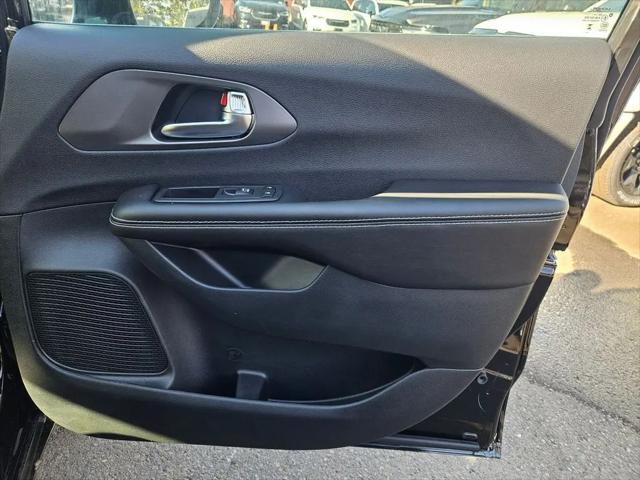 2026 Chrysler Pacifica Select AWD