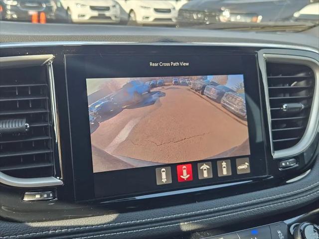 2026 Chrysler Pacifica Select AWD