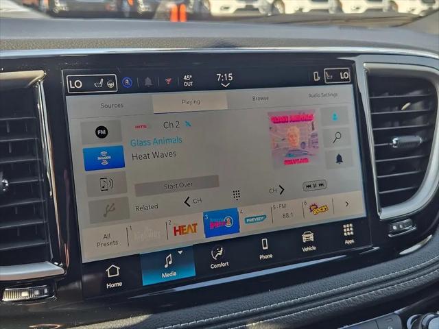 2026 Chrysler Pacifica Select AWD