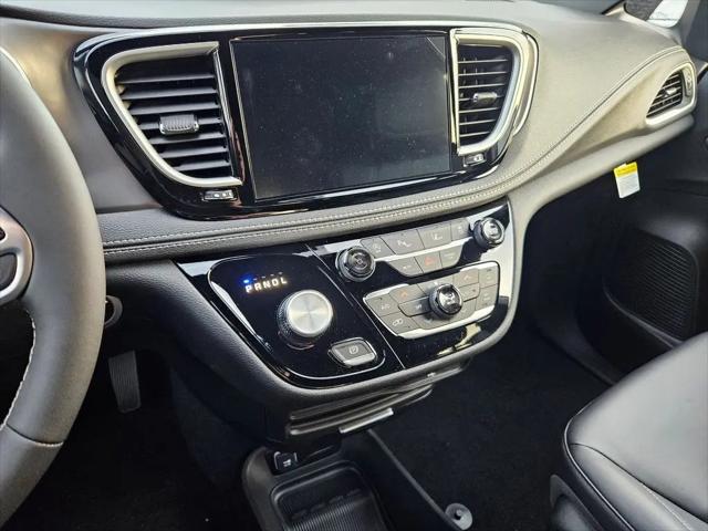 2026 Chrysler Pacifica Select AWD
