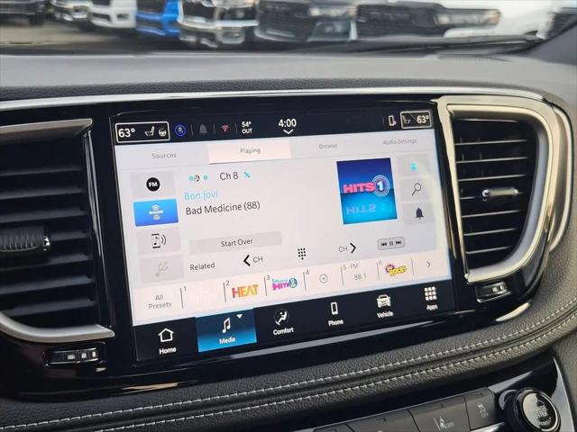 2026 Chrysler Pacifica Select AWD