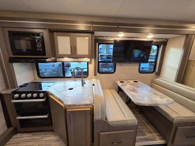 2023 Ford E-450 Cutaway Base