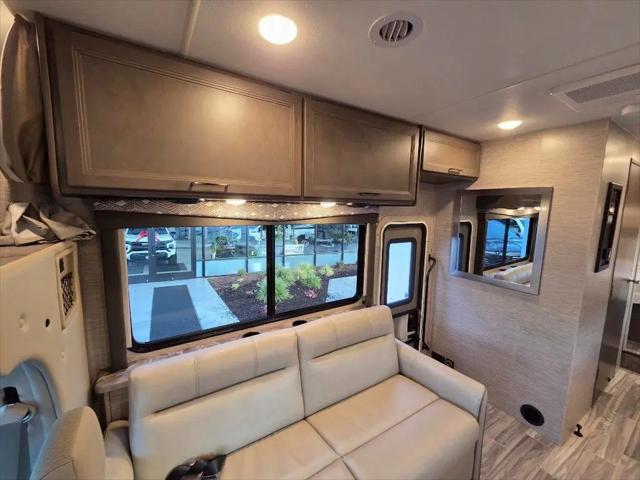 2023 Ford E-450 Cutaway Base