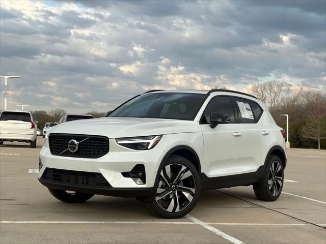 2026 Volvo XC40 Ultra, B5 AWD Gas (mild hybrid), Dark
