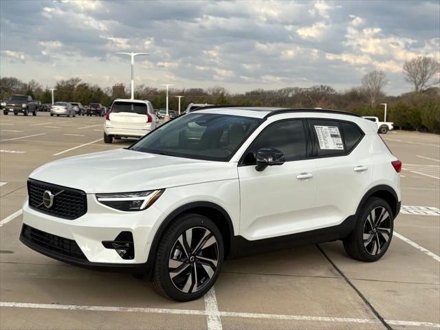 2026 Volvo XC40 Ultra, B5 AWD Gas (mild hybrid), Dark
