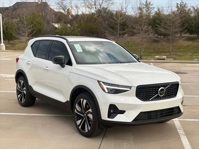 2026 Volvo XC40 Ultra, B5 AWD Gas (mild hybrid), Dark