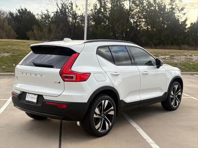 2026 Volvo XC40 Ultra, B5 AWD Gas (mild hybrid), Dark
