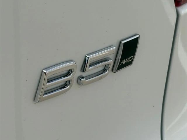 2026 Volvo XC40 Ultra, B5 AWD Gas (mild hybrid), Dark