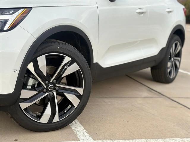 2026 Volvo XC40 Ultra, B5 AWD Gas (mild hybrid), Dark