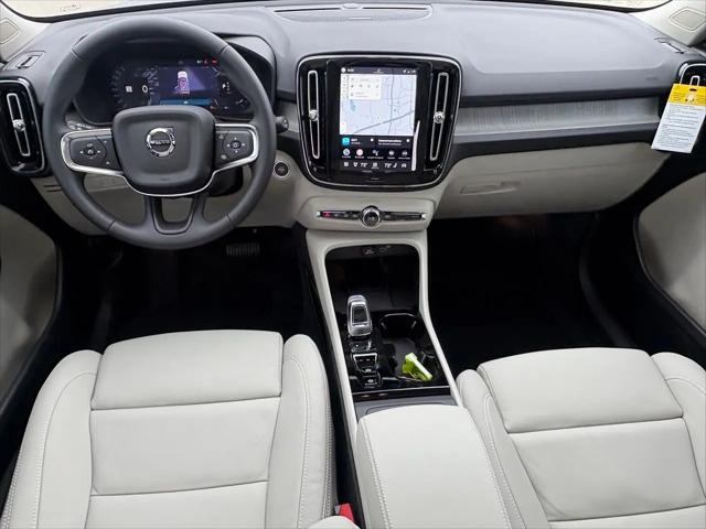 2026 Volvo XC40 Ultra, B5 AWD Gas (mild hybrid), Dark