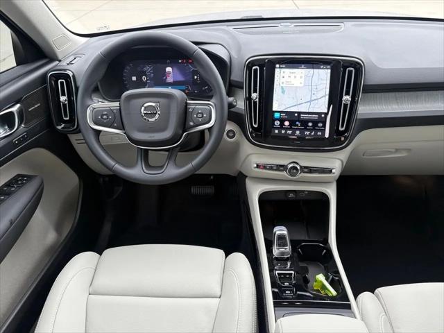 2026 Volvo XC40 Ultra, B5 AWD Gas (mild hybrid), Dark