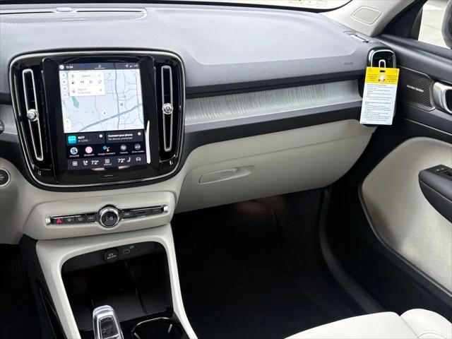 2026 Volvo XC40 Ultra, B5 AWD Gas (mild hybrid), Dark