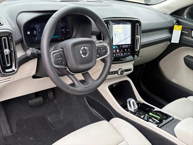 2026 Volvo XC40 Ultra, B5 AWD Gas (mild hybrid), Dark