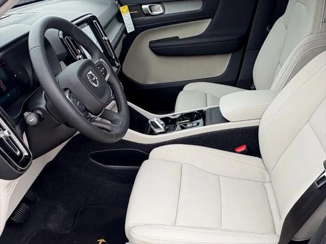 2026 Volvo XC40 Ultra, B5 AWD Gas (mild hybrid), Dark