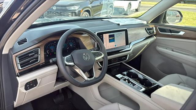 2026 Volkswagen Atlas SE with Technology