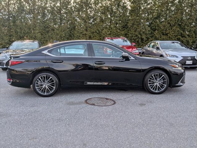 2025 Lexus ES 300h 300h