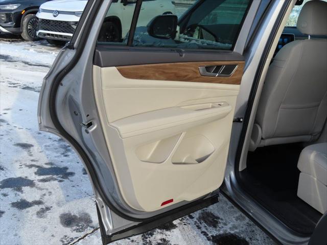 2026 Volkswagen Atlas SE with Technology