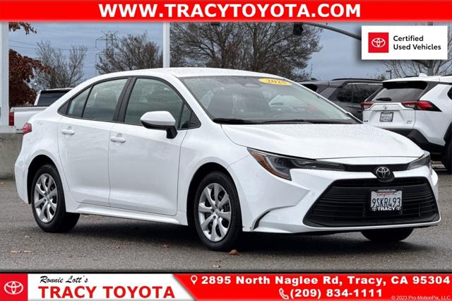 2025 Toyota Corolla LE's photo