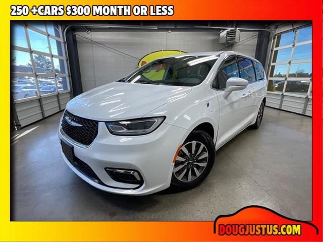 2022 Chrysler Pacifica Hybrid Touring L for sale in Louisville, TN