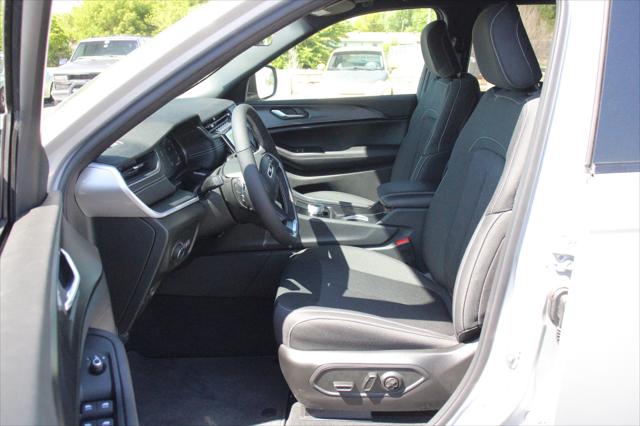 2026 Jeep Grand Cherokee GRAND CHEROKEE LAREDO X 4X4