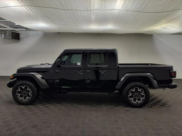 2026 Jeep Gladiator GLADIATOR SAHARA 4X4