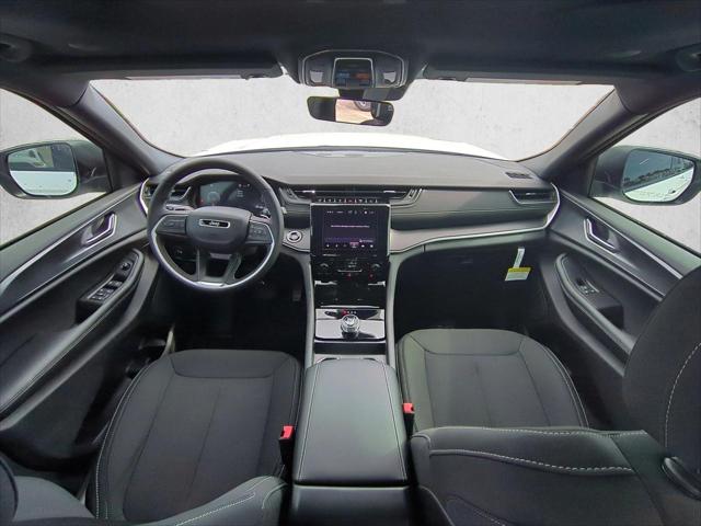 2026 Jeep Grand Cherokee Altitude 4x2
