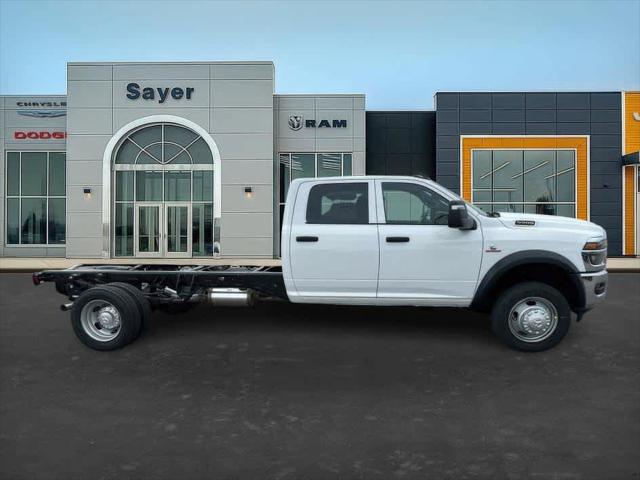 2026 RAM 5500 Chassis RAM 5500 TRADESMAN CHASSIS CREW CAB 4X4 84 CA