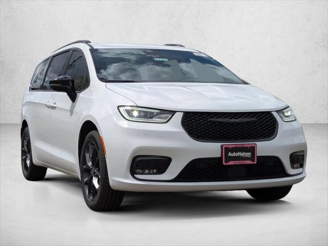 2026 Chrysler Pacifica Select AWD