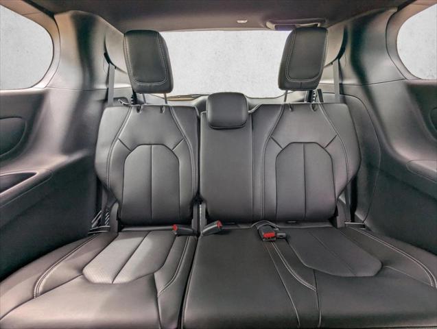 2026 Chrysler Pacifica Select AWD