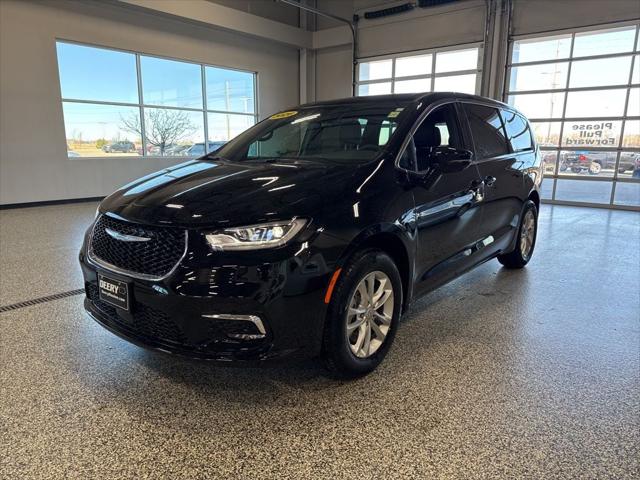 2026 Chrysler Pacifica Select AWD