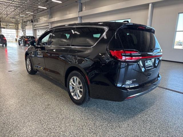 2026 Chrysler Pacifica Select AWD
