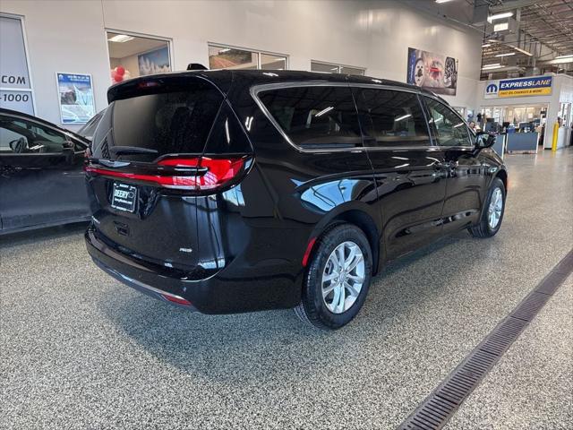 2026 Chrysler Pacifica Select AWD