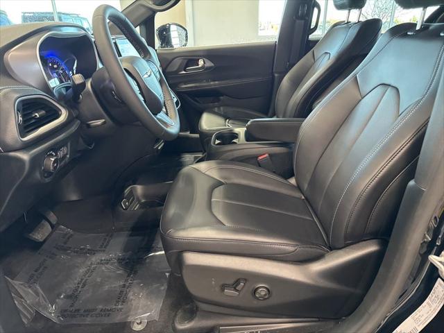 2026 Chrysler Pacifica Select AWD