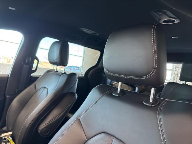 2026 Chrysler Pacifica Select AWD