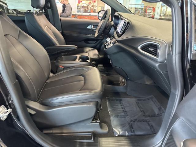 2026 Chrysler Pacifica Select AWD