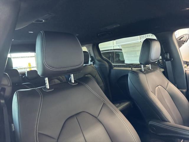 2026 Chrysler Pacifica Select AWD