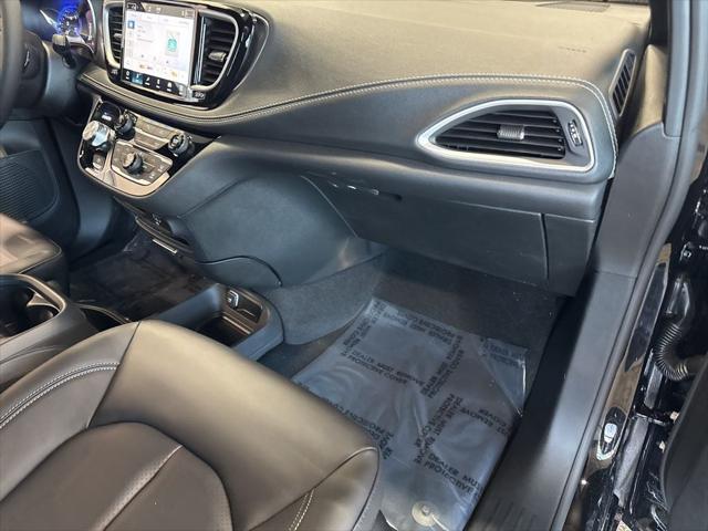 2026 Chrysler Pacifica Select AWD