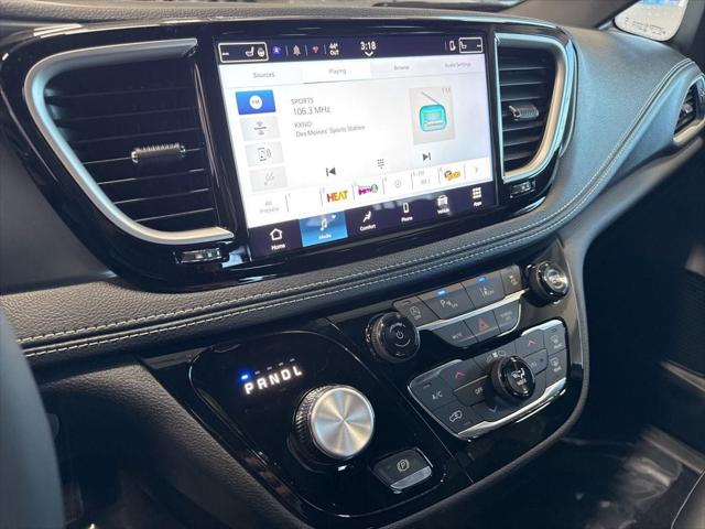 2026 Chrysler Pacifica Select AWD