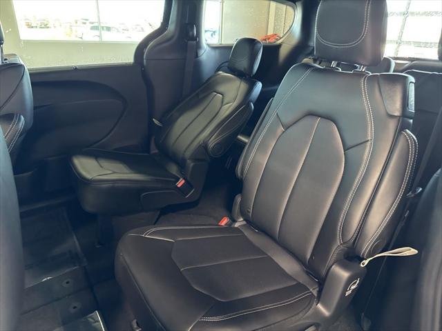 2026 Chrysler Pacifica Select AWD