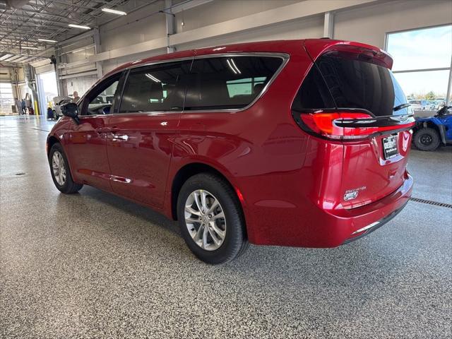 2026 Chrysler Pacifica Select AWD